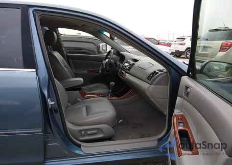 2003 Toyota Camry Xle z USA, uszkodzony, nr VIN 4T1BE32KX3U679911